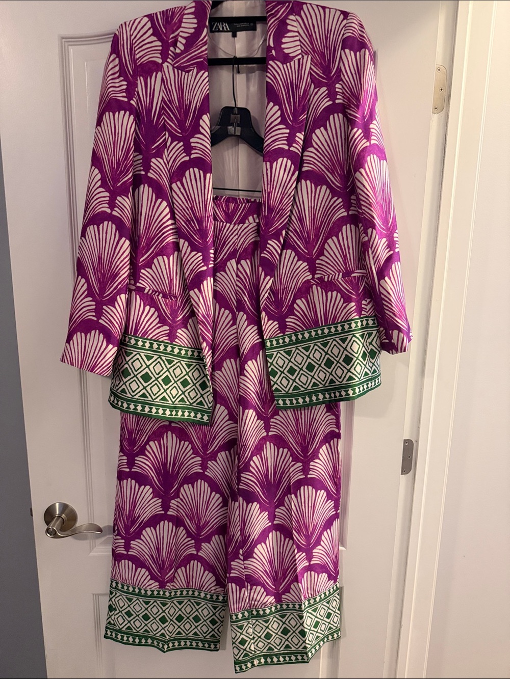 Zara 2 piece set. Jacket size Medium. Pants size Large.